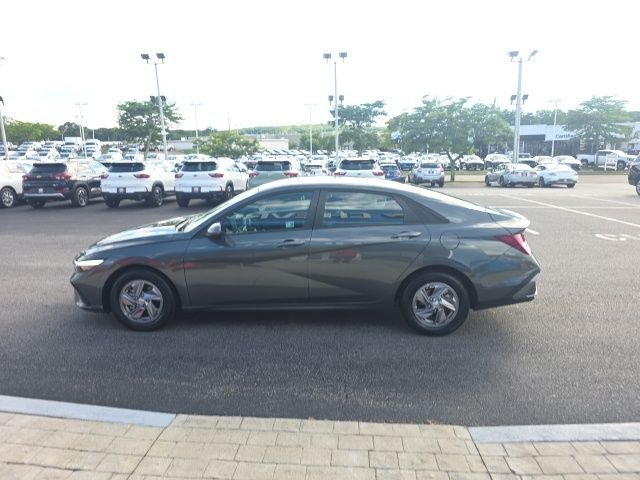 Used 2025 Gray Hyundai SE image 5