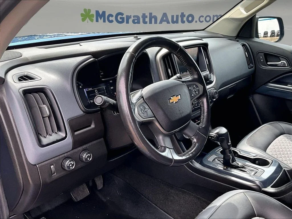 Used 2018 Blue Chevrolet Z71 image 19