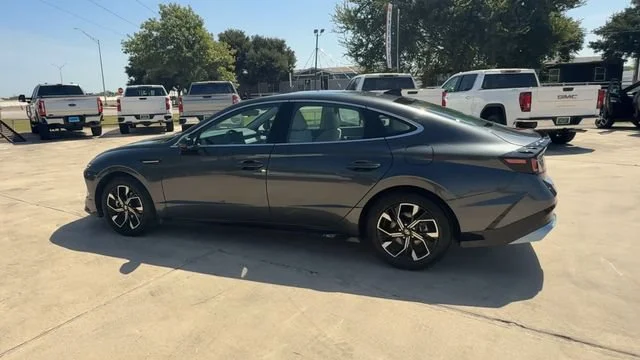 Used 2024 Gray Hyundai SEL image 6