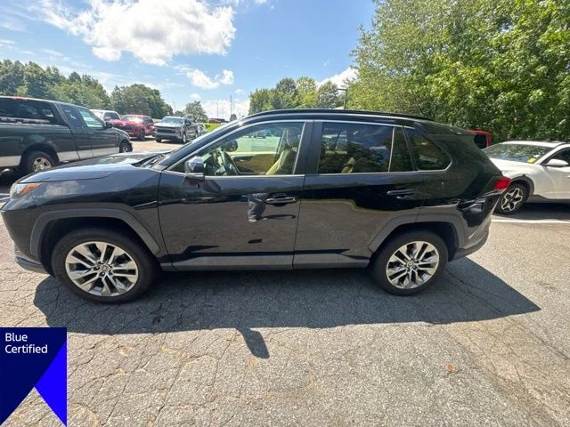 Used 2022 Black Toyota XLE Premium image 3