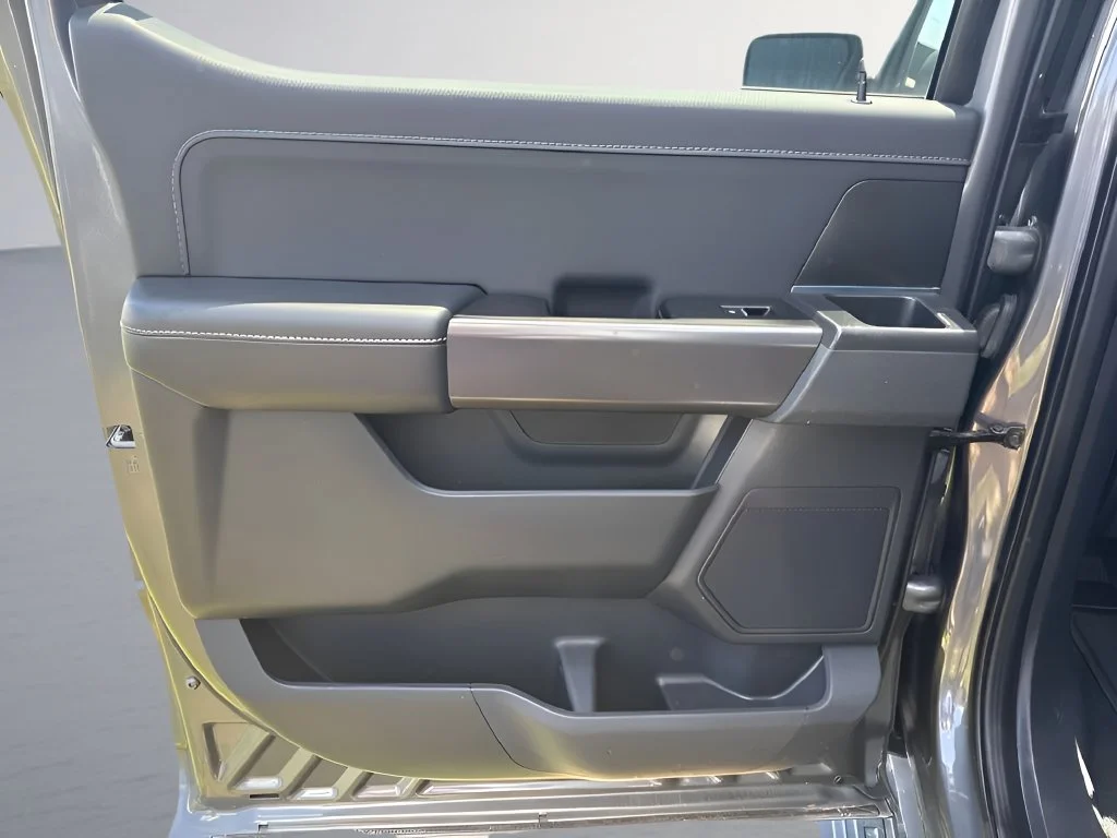 Used 2024 Gray Ford XLT image 25