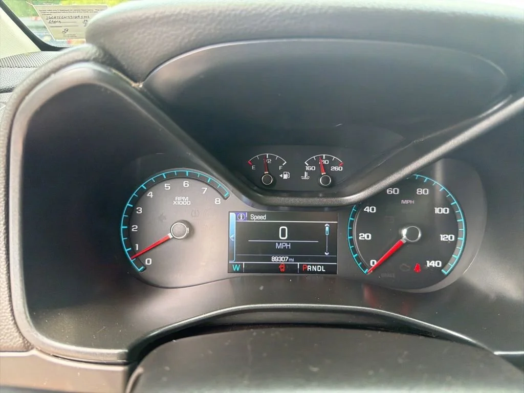 Used 2018 SUMMIT WHITE Chevrolet 4WD LT image 11