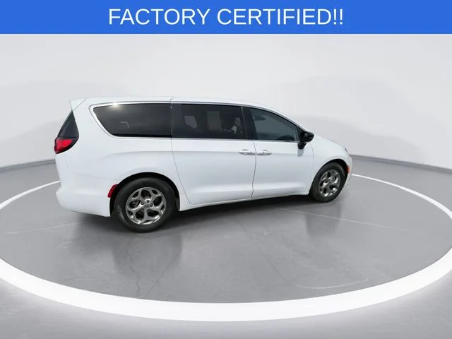 Used 2024 White Chrysler Limited image 8