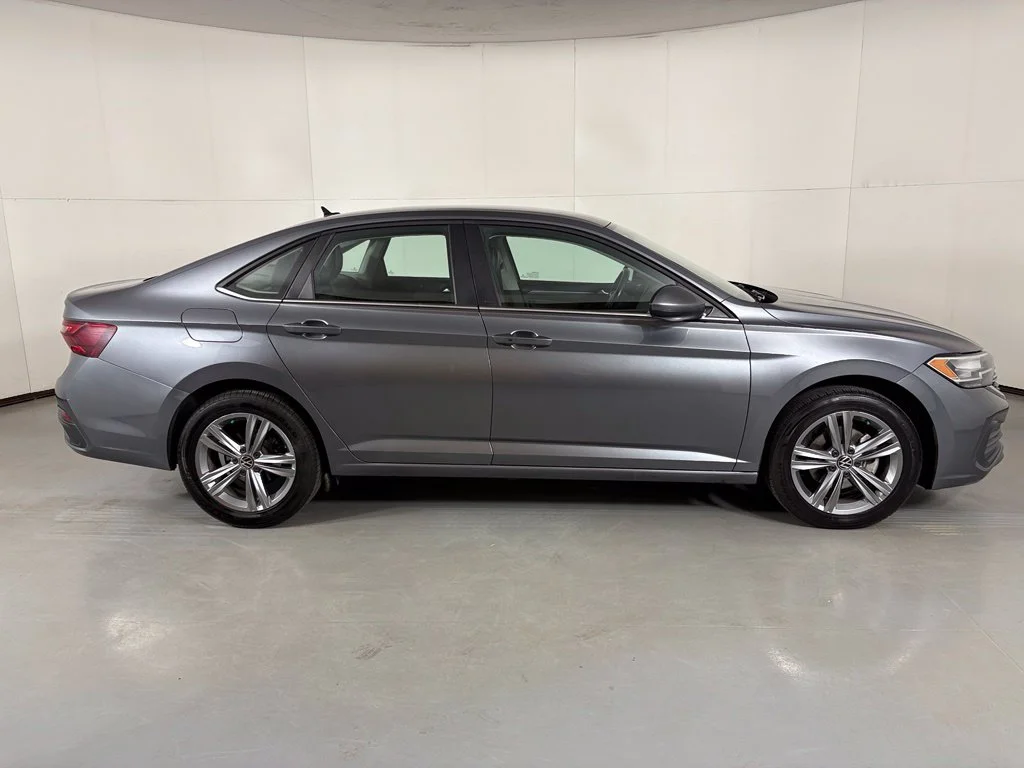 Used 2024 Gray Volkswagen 1.5T SE image 9