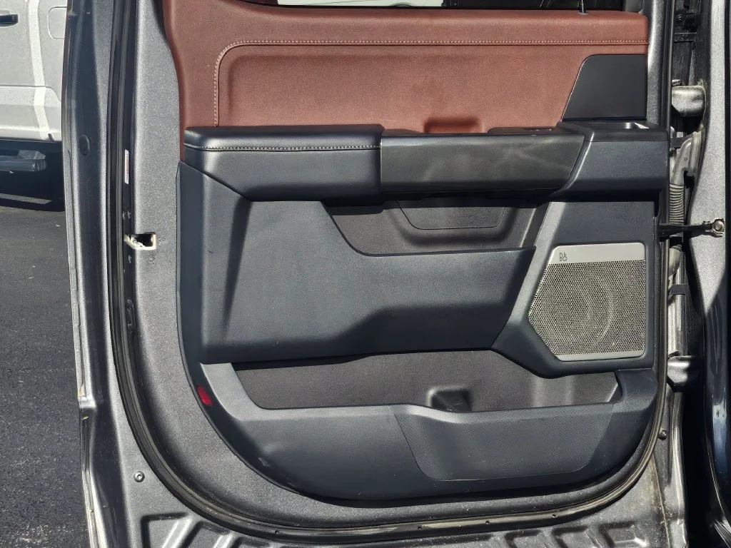 Used 2023 Carbonized Gray Metallic Ford Lariat image 38