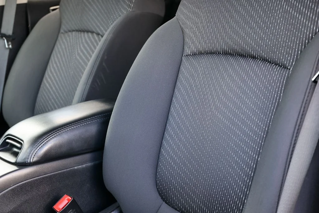 Used 2018 Silver Dodge SE image 29