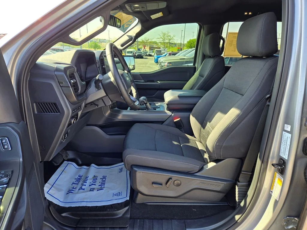 Used 2024 Silver Ford XLT image 17