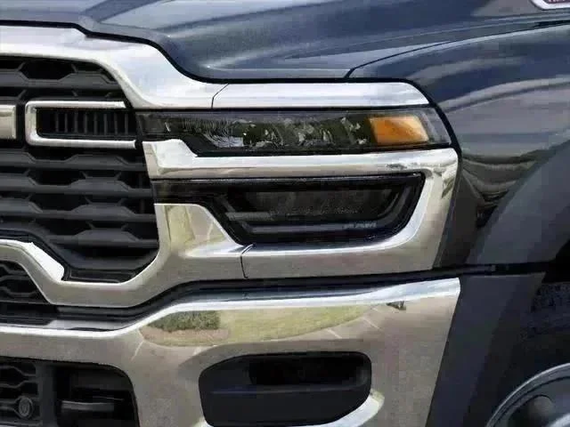 New 2026 Diamond Black Crystal Pearl-Coat Exterior Paint RAM Tradesman image 6