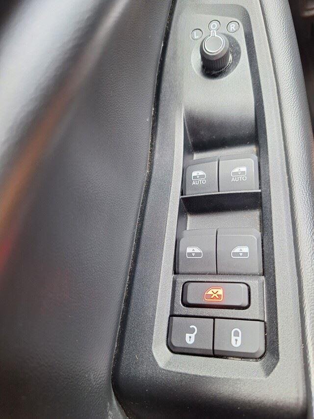 Used 2024 Baltic Gray Metallic Clearcoat Jeep Limited image 22