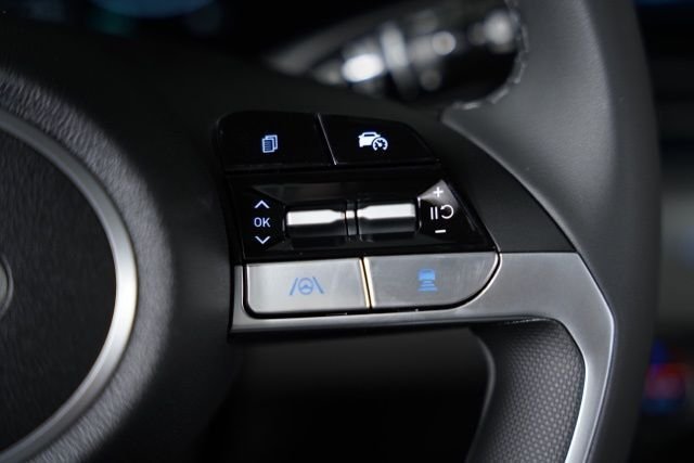 2025 Hyundai Elantra Limited - Photo 5