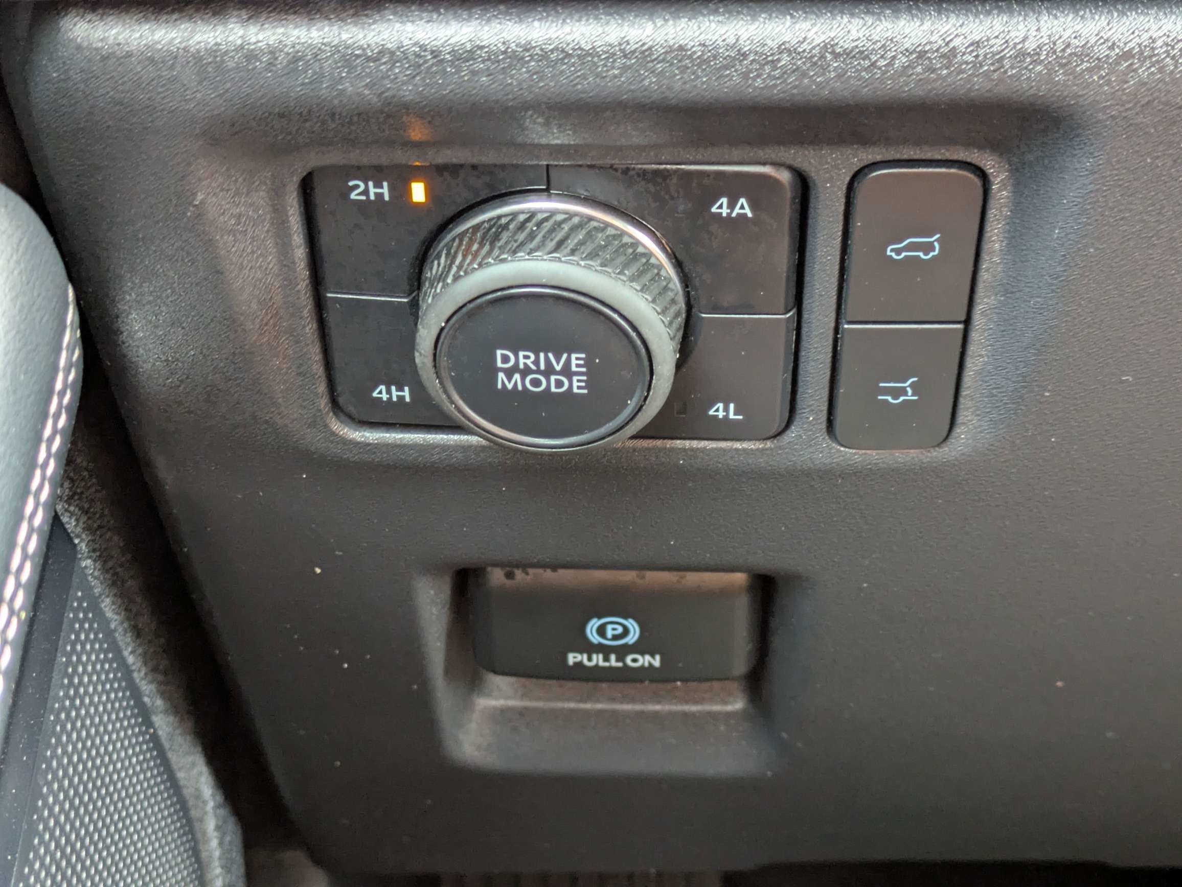 Used 2025 Agate Black Metallic Ford Platinum image 35