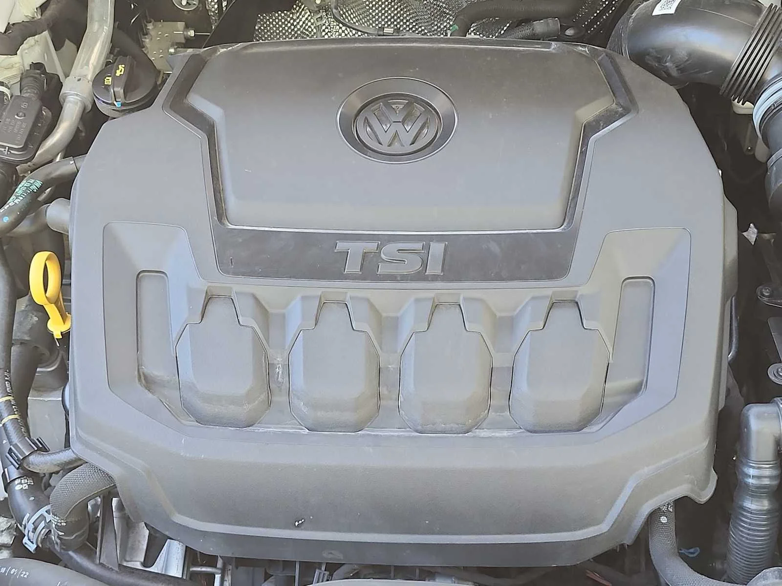 Used 2022 Oryx White Pearl Volkswagen SEL R-Line image 13