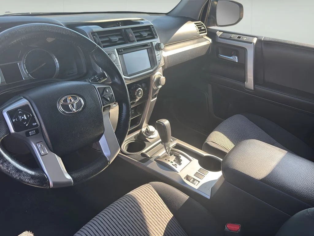 Used 2016 Midnight Black Metallic Toyota SR5 image 10