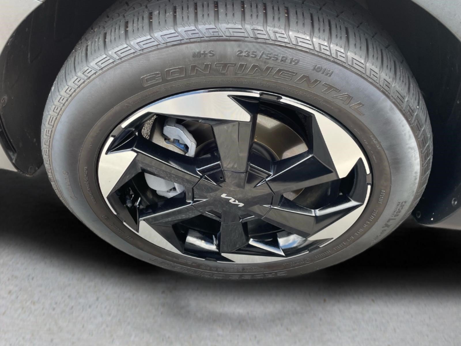 Used 2025 Snow White Pearl Kia EX image 15