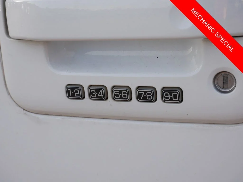 Used 2011 White Ford Lariat image 14