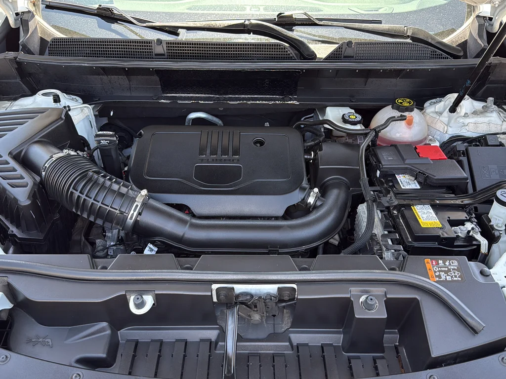 Used 2023 White GMC SLE image 28