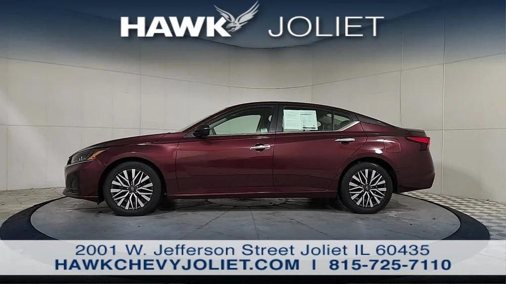 Used 2025 Red Nissan 2.5 SV image 5