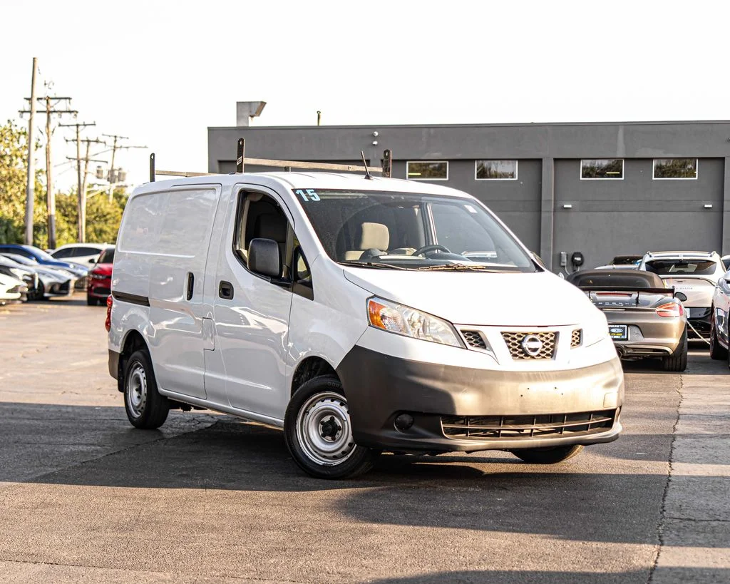 Used 2015 White Nissan S image 3