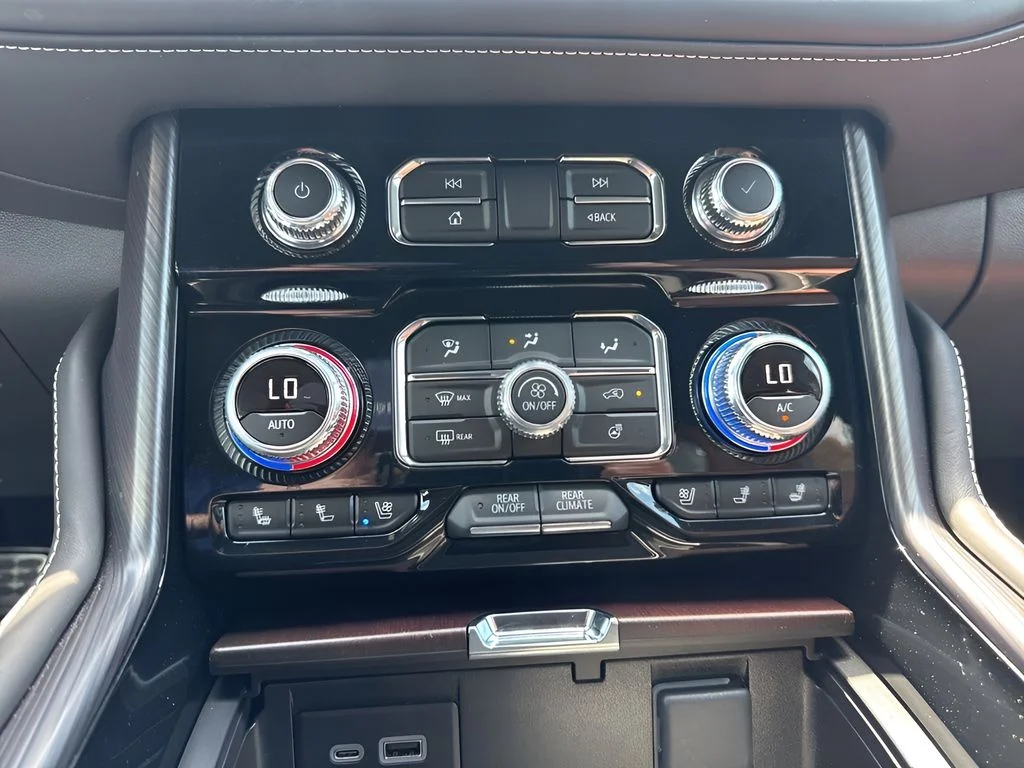 Used 2024 White GMC Denali Ultimate image 25
