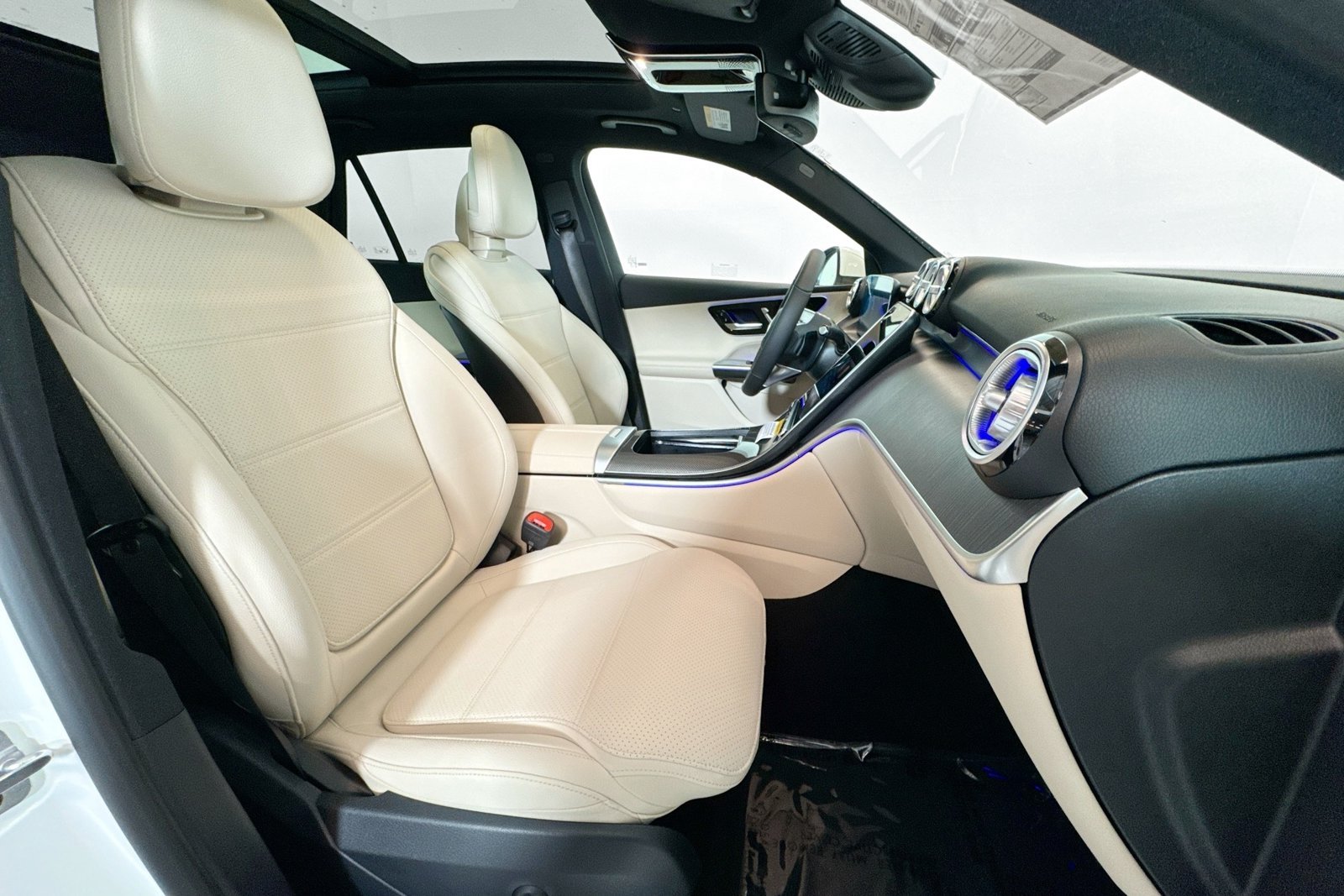 New 2026 Polar White Mercedes-Benz GLC 300 image 26