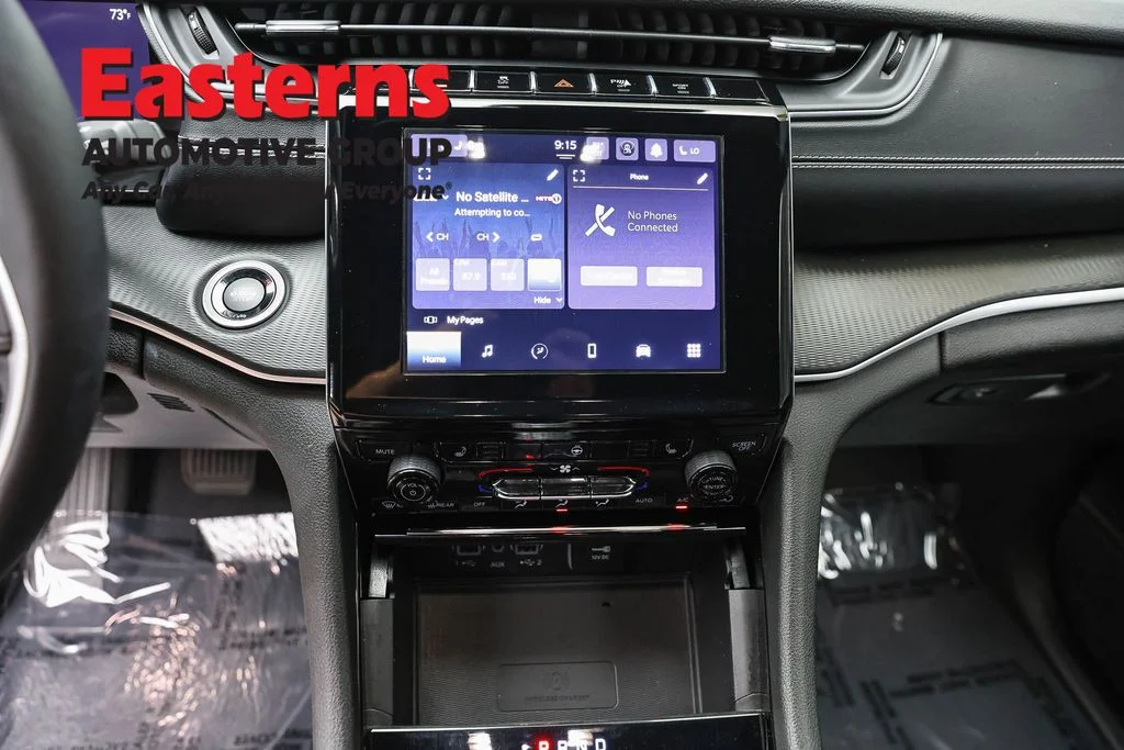 Used 2023 Black Jeep Altitude image 12