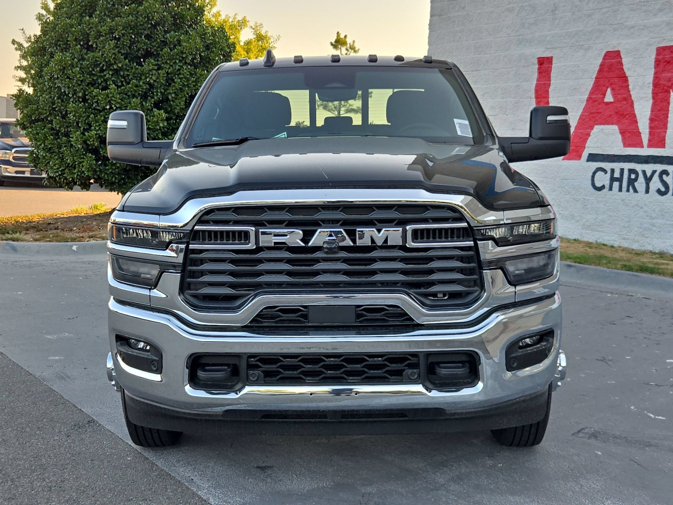 New 2026 Diamond Black Crystal Pearl-Coat Exterior Paint RAM Tradesman image 2
