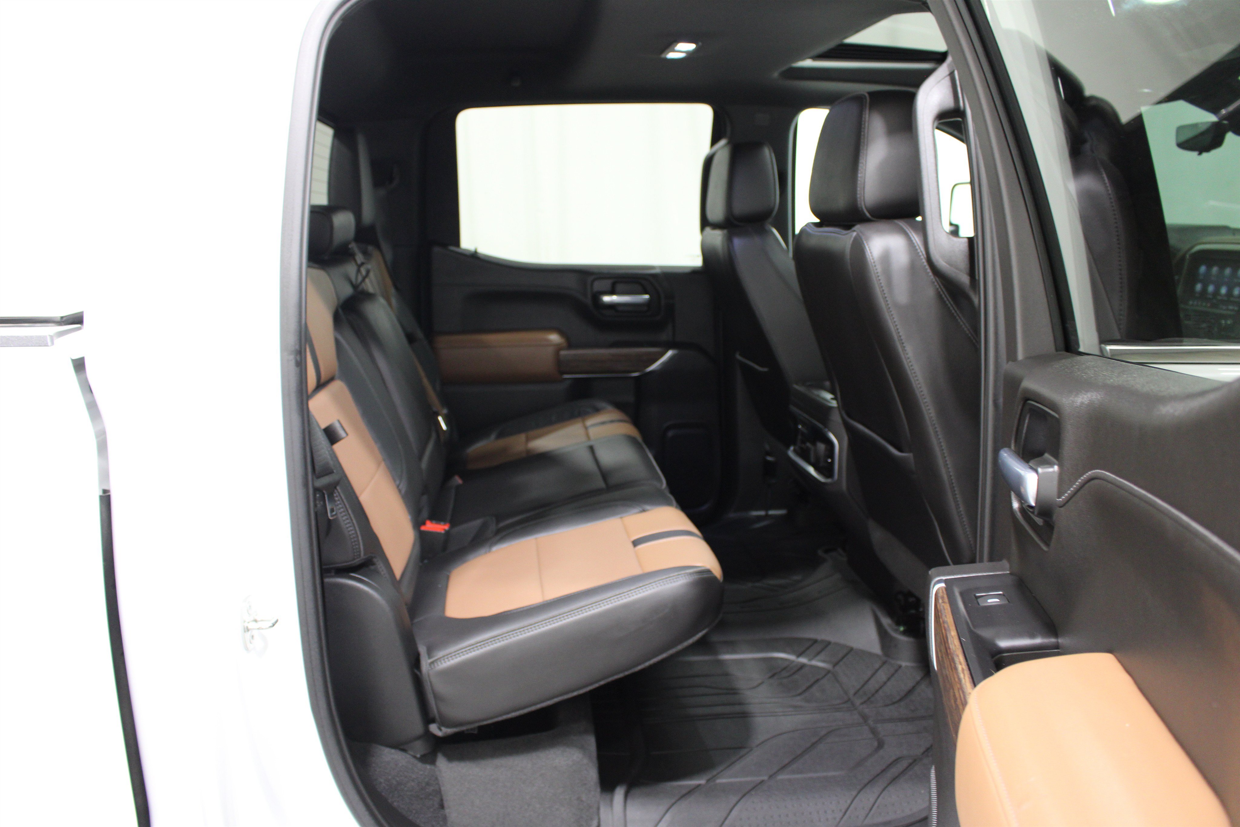 Used 2020 Iridescent Pearl Tricoat Chevrolet High Country image 23