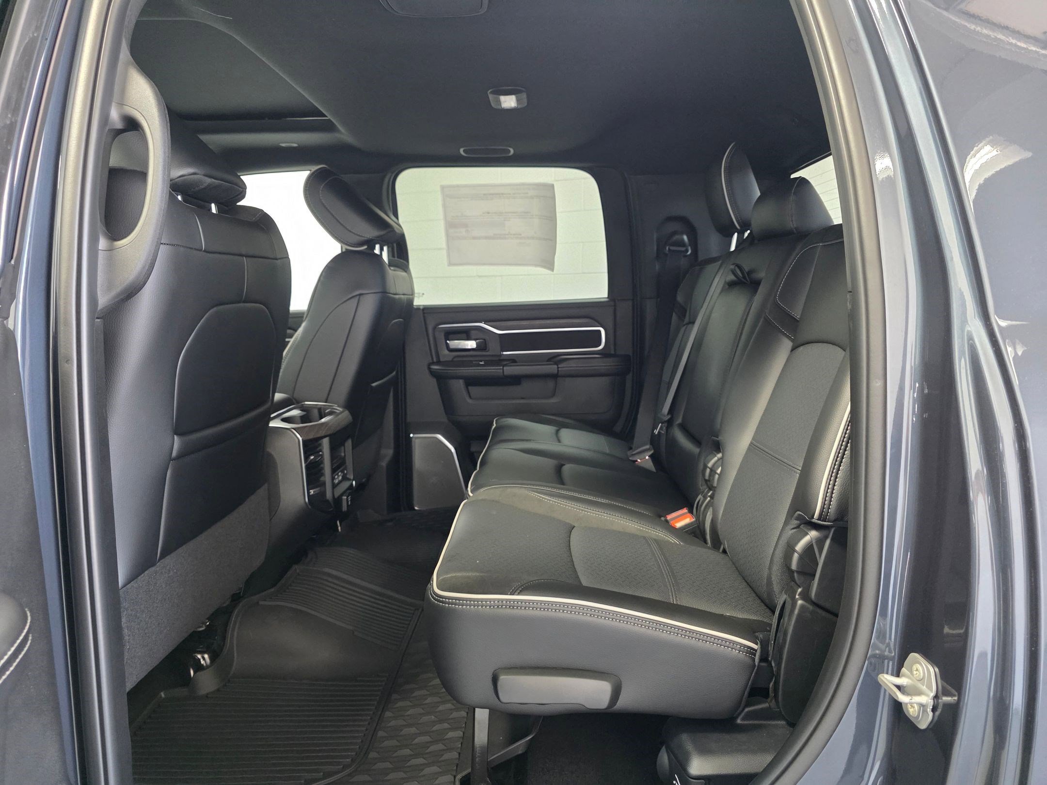 2025 RAM 3500 Laramie - Photo 19