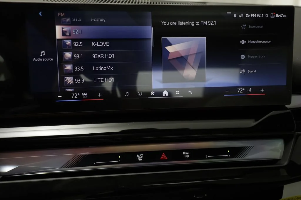 New 2027 CARBON BLACK BMW 530i xDrive image 10