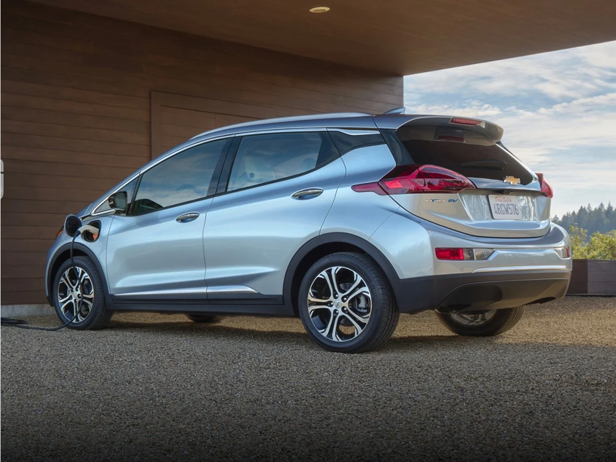 Used 2019 Summit White Chevrolet LT image 1