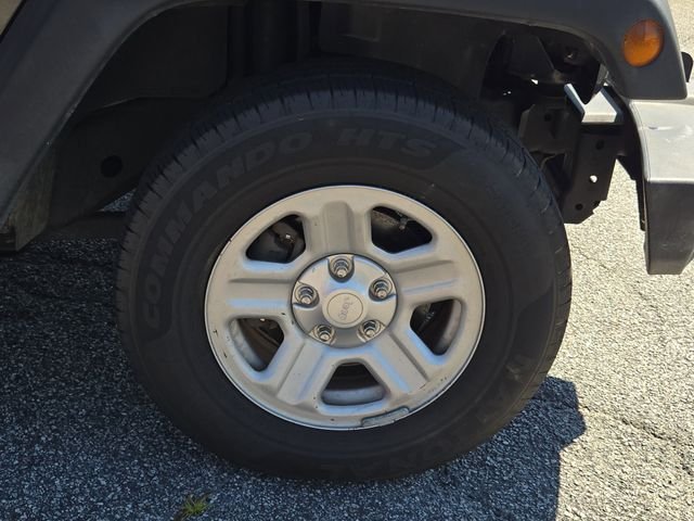 Used 2017 Gray Jeep Unlimited Sport image 6