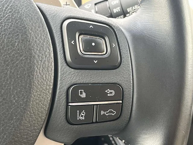 Used 2019 White Lexus 300h image 34
