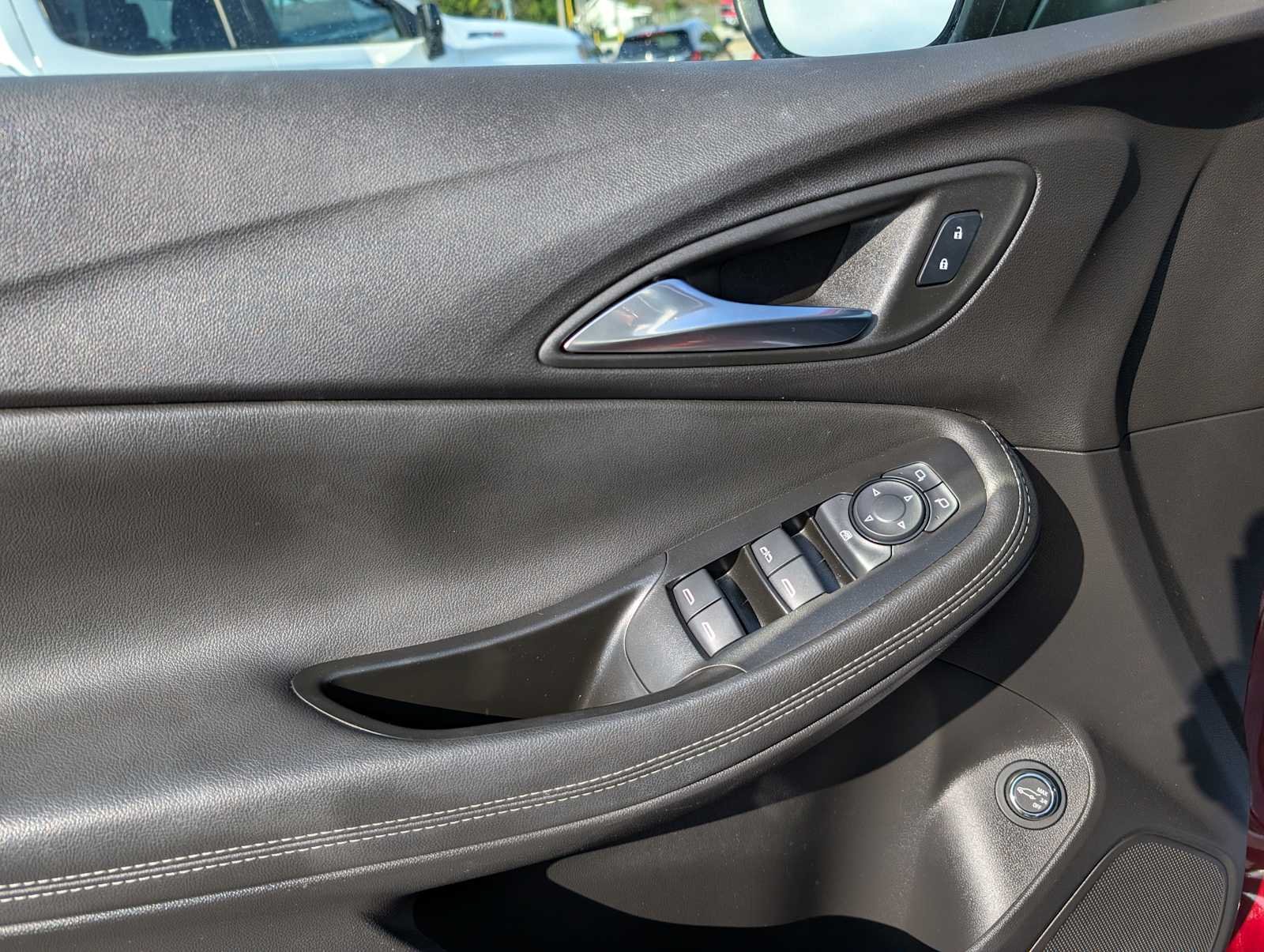 Used 2023 Cinnabar Metallic Buick Select image 37