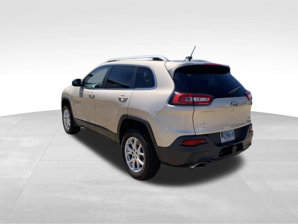 Used 2015 Beige Jeep Latitude image 24