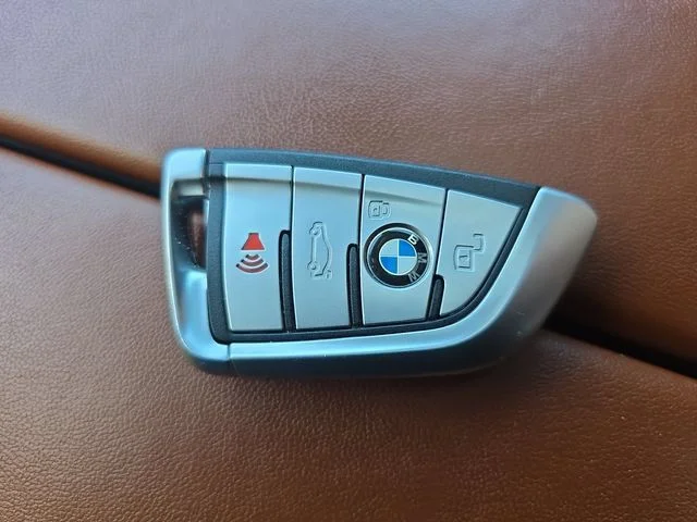 Used 2023 White BMW M50i image 42