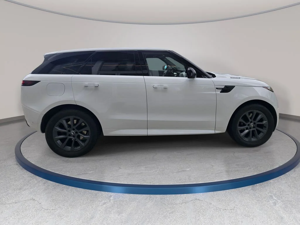 Certified Used 2024 White Land Rover Dynamic SE image 4