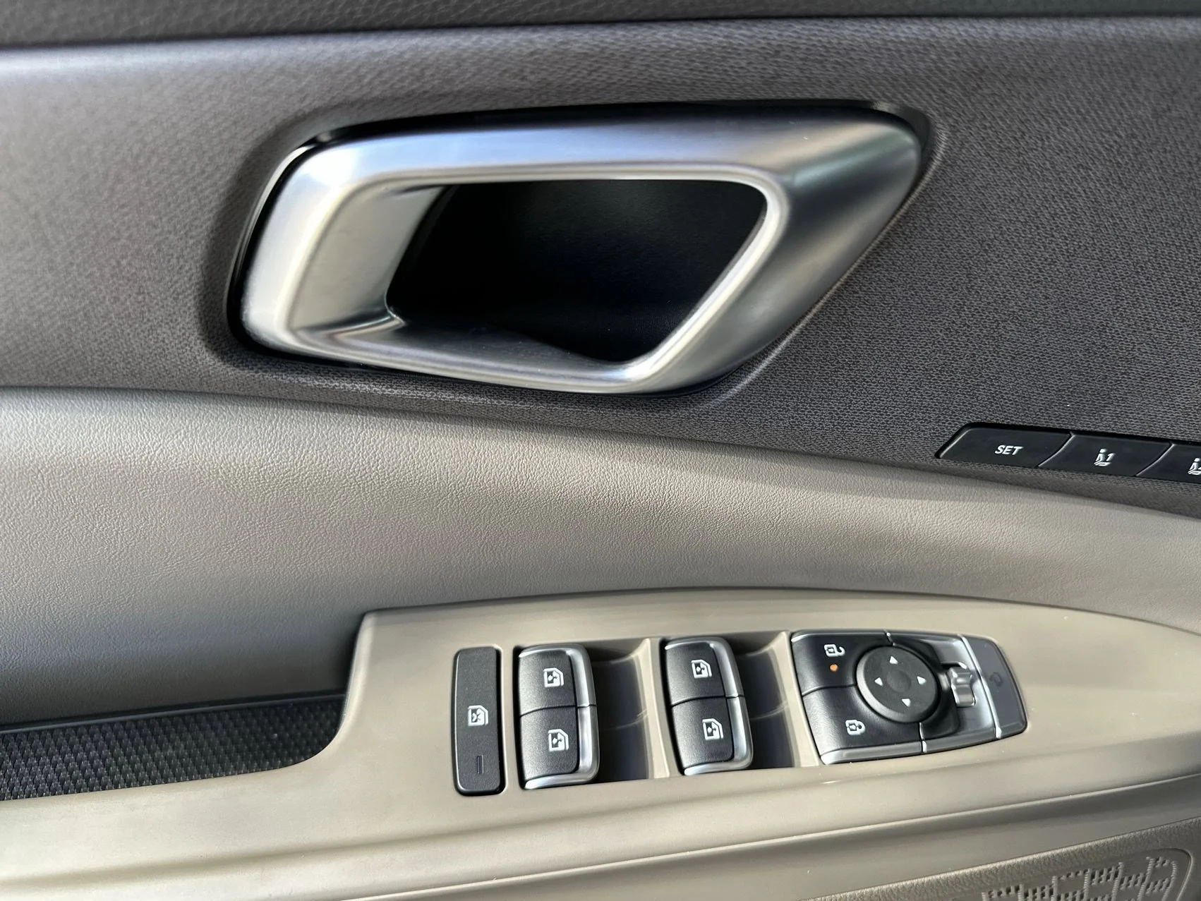 New 2026 Ivory Silver Kia EX image 16