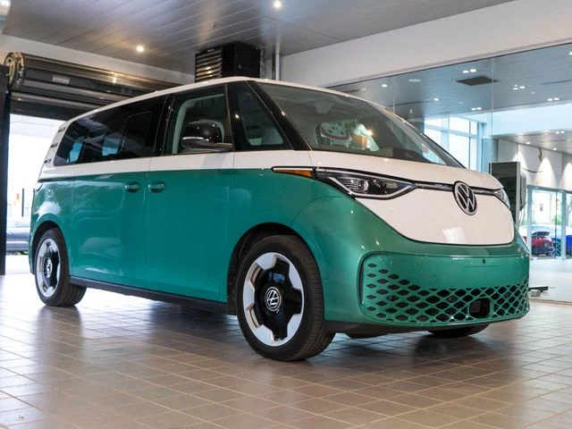 2025 Volkswagen ID. Buzz Pro S Plus 4Motion's photo