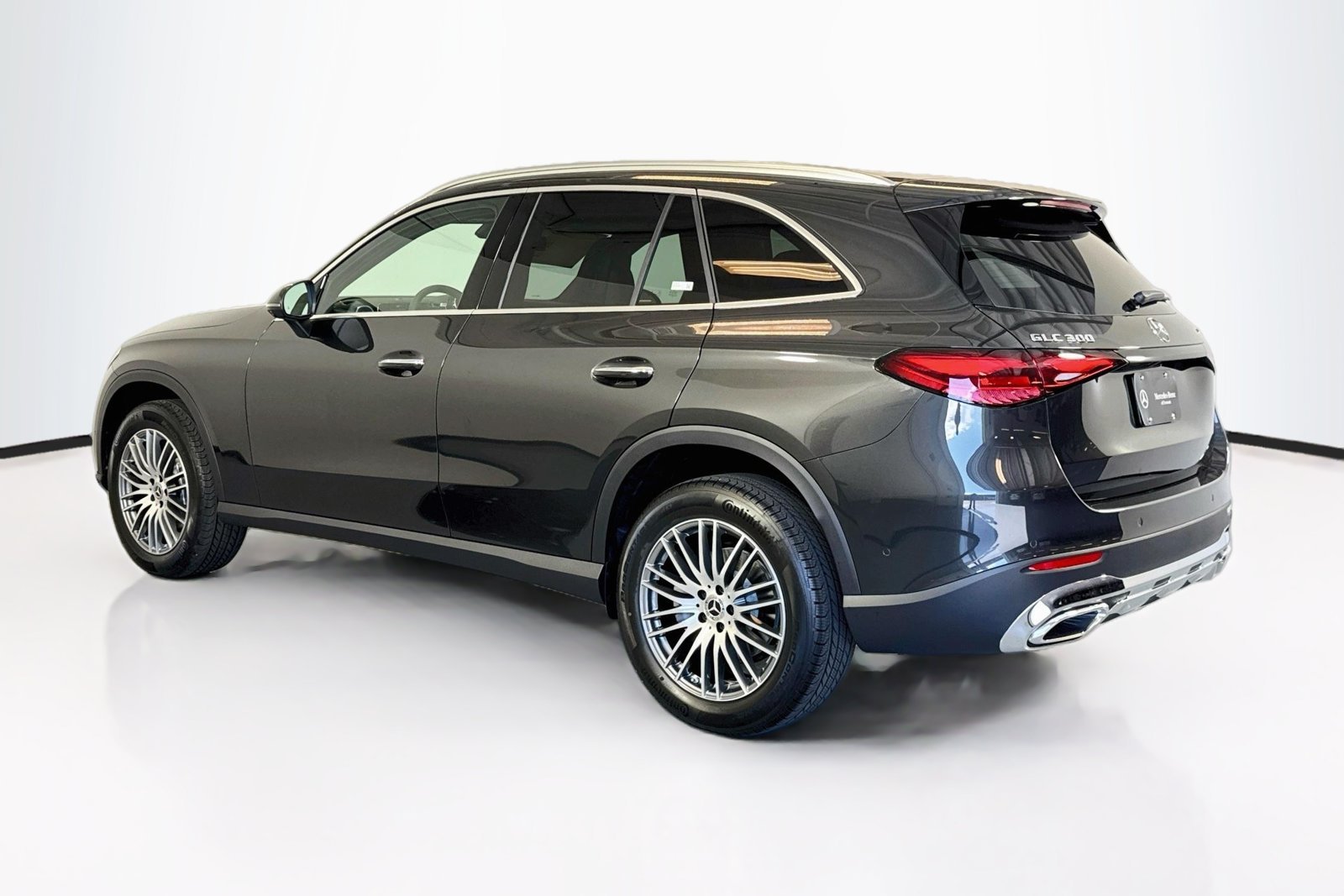 New 2027 Graphite Grey Metallic Mercedes-Benz GLC 300 image 7