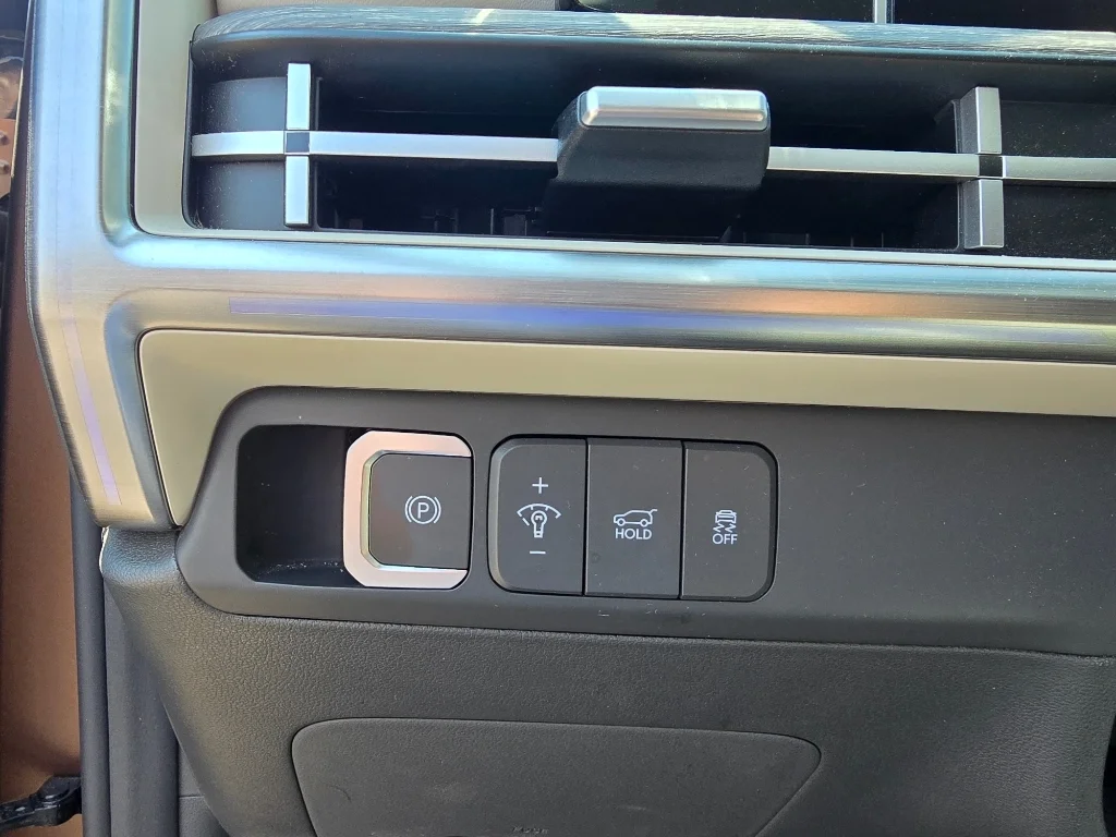 Used 2025 Earthy Brass Matte Hyundai Limited image 19
