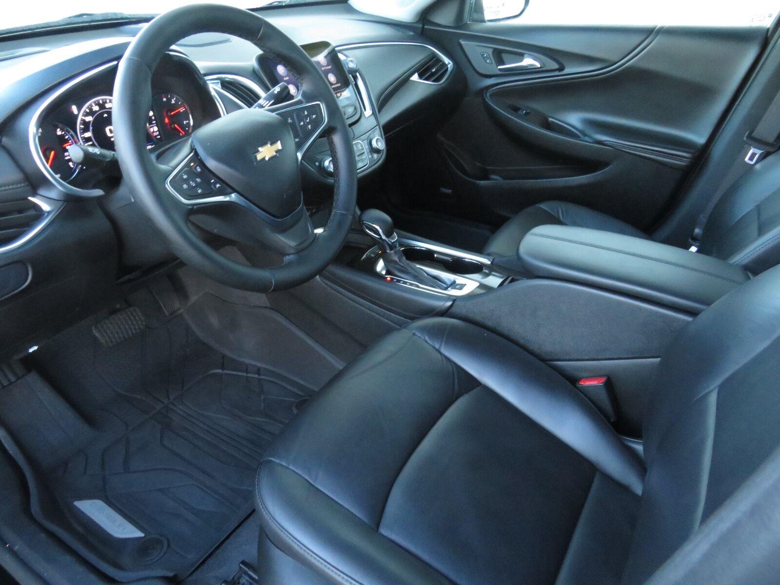 Used 2025 Mosaic Black Metallic Chevrolet LT image 20