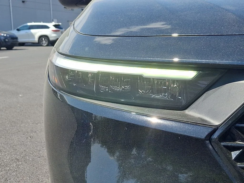 Certified Used 2025  Honda SE image 9