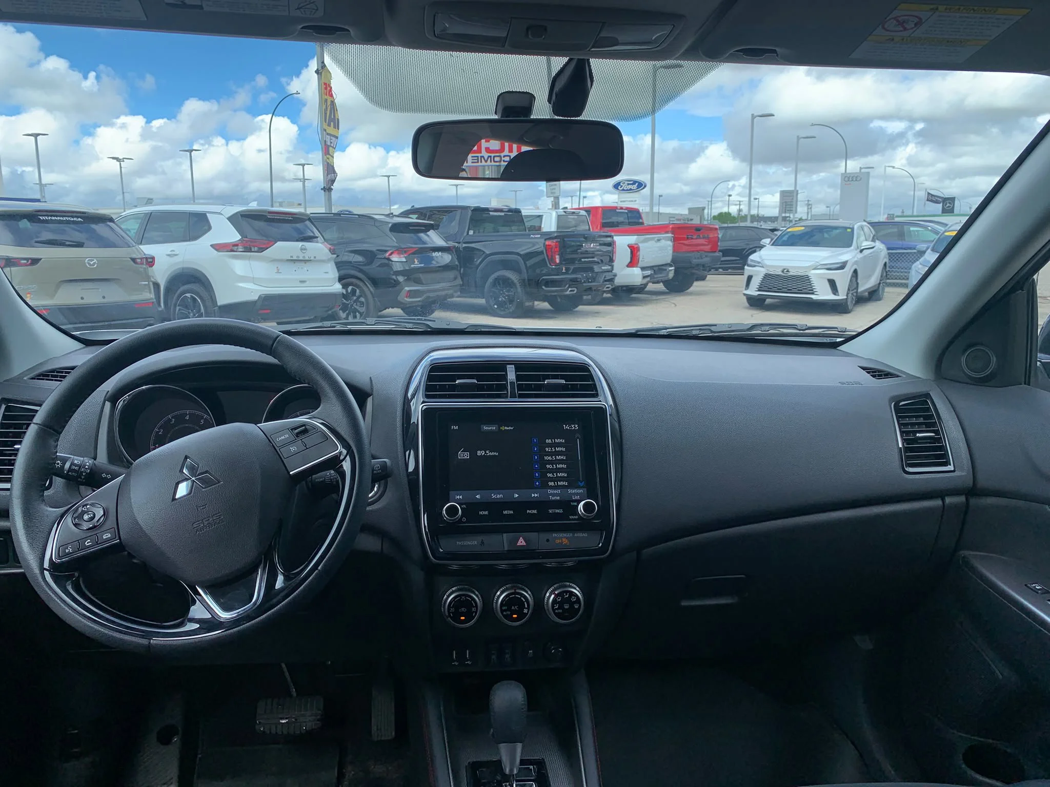 Certified Used 2022 White Diamond Mitsubishi SE AWD*White Diamond | Htd Premium Seats | Htd Steering Wheel | Park Assist | Roof Rails | CarPlay image 8