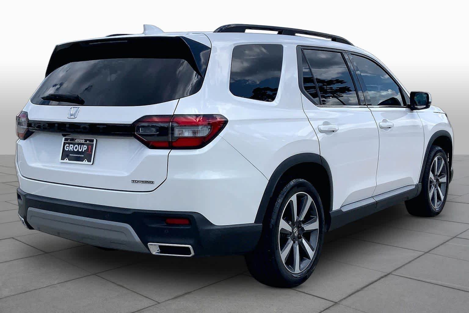 Used 2024 Platinum White Pearl Honda Touring image 13