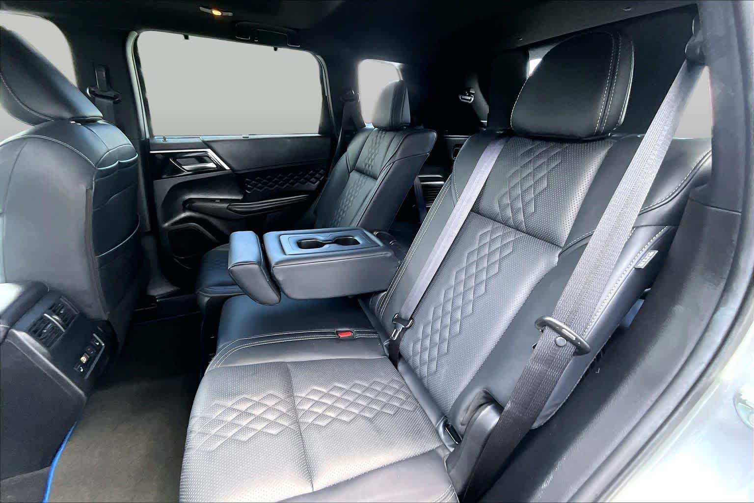 Used 2025 Alloy Silver Metallic/Black Roof Mitsubishi SEL Black Edition image 21
