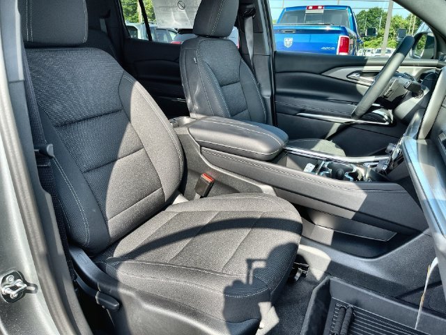 2026 Chevrolet Traverse photo 28 of 37
