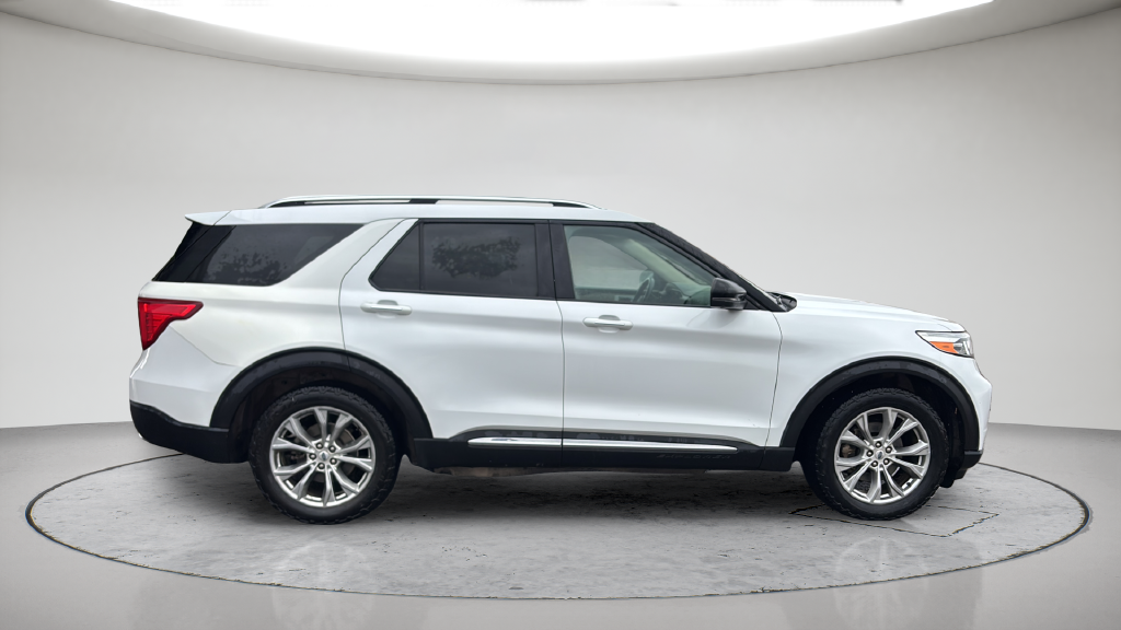 Used 2021 White Ford Limited image 17