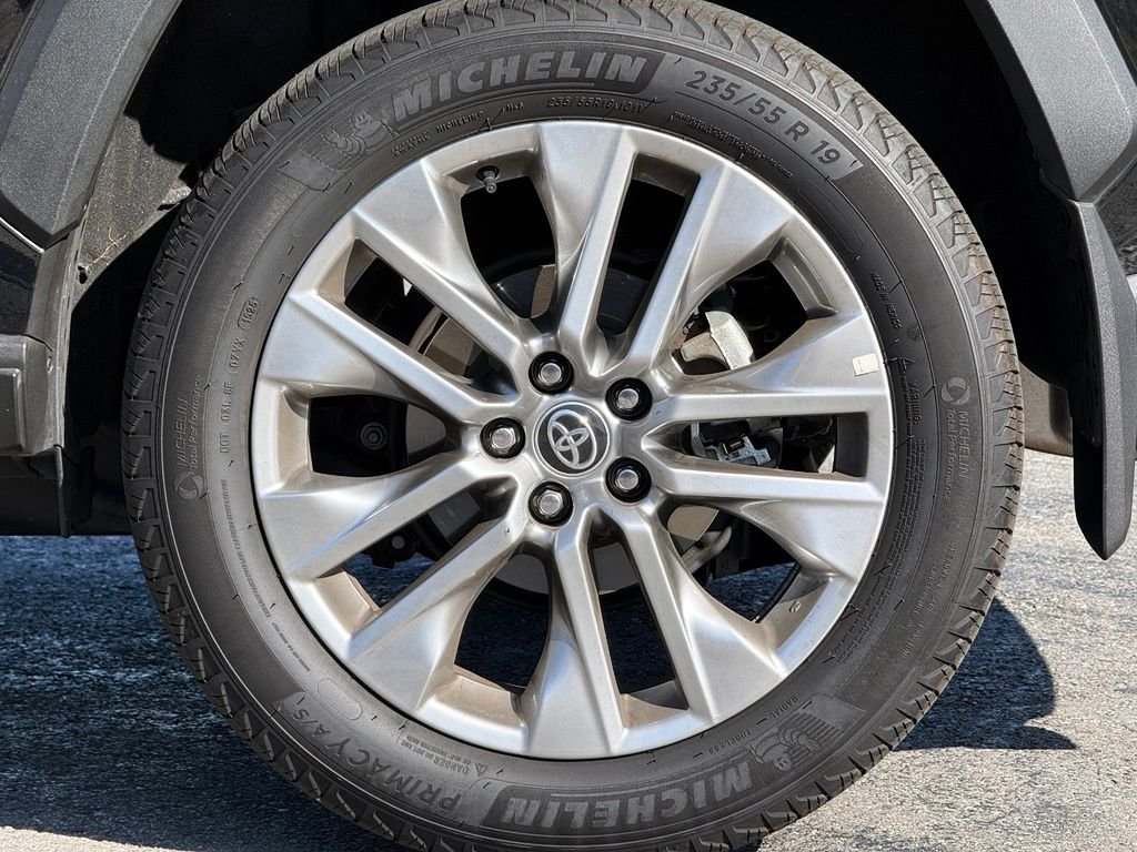 Used 2025 Midnight Black Metallic Toyota XLE Premium image 3