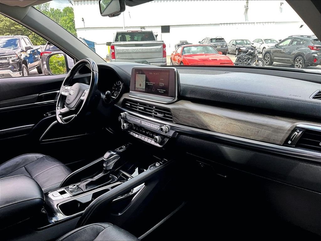 Used 2021 White Kia EX image 22