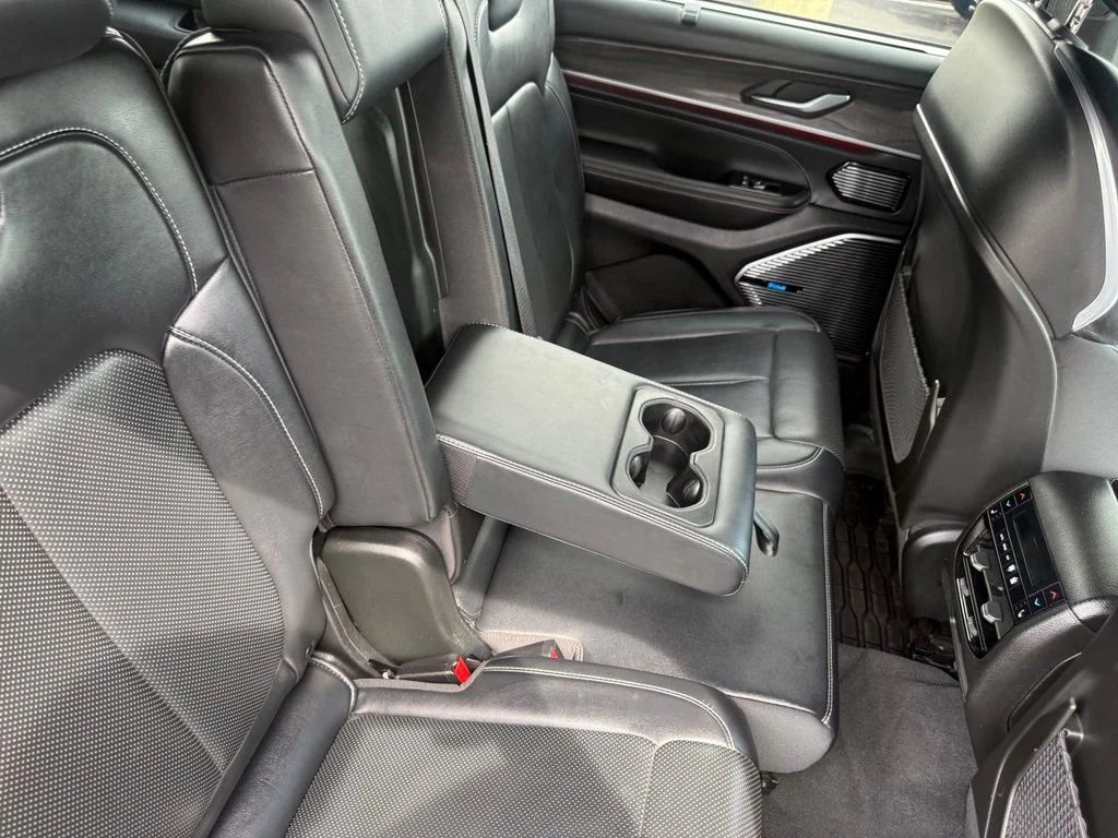 Used 2021 White/off-white Jeep Overland image 66